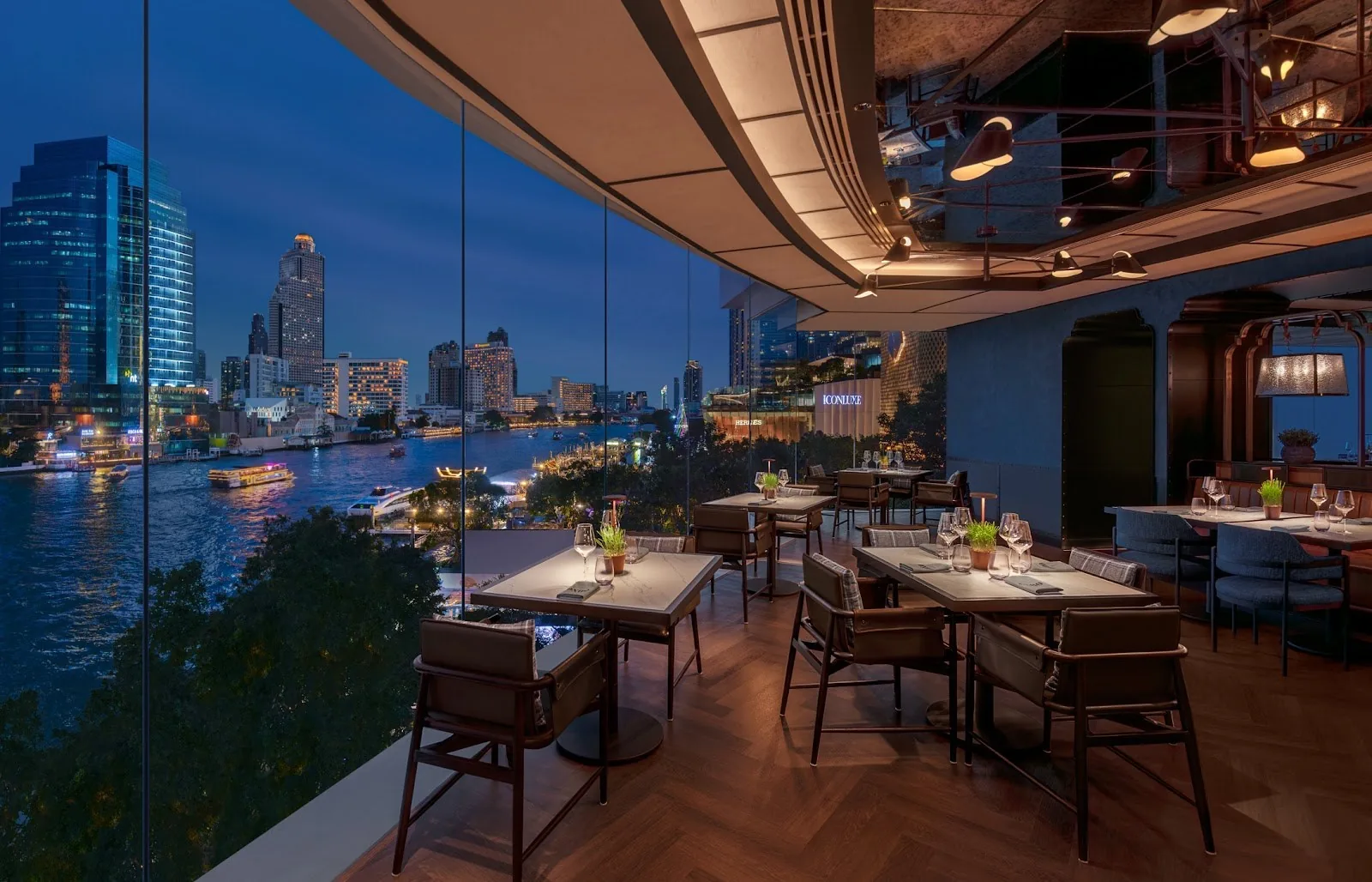 Oxbo - riverside dining room dusk