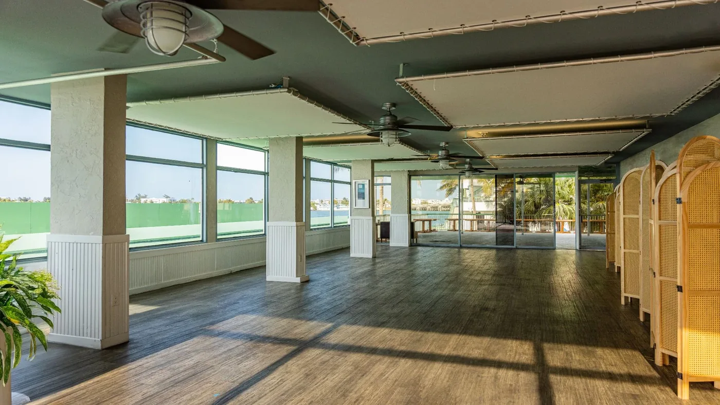 Palm Tree Club - coastal dining room