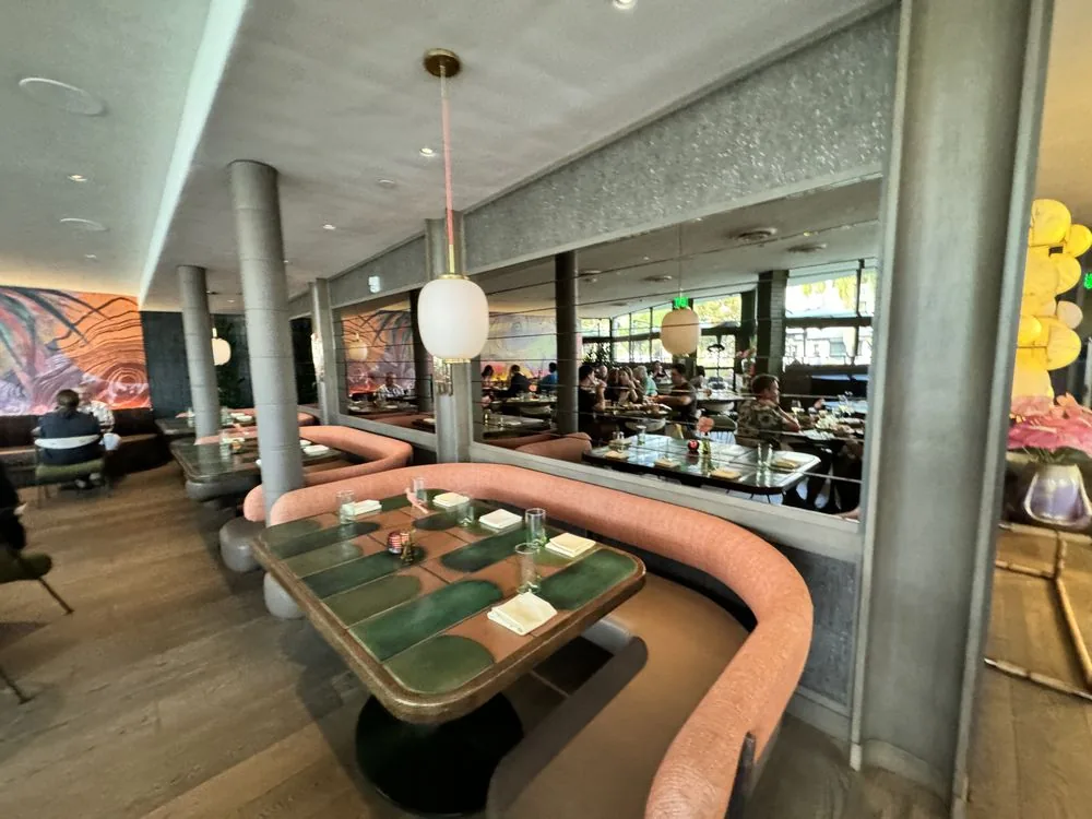 Paradisaea - dining room curved banquettes