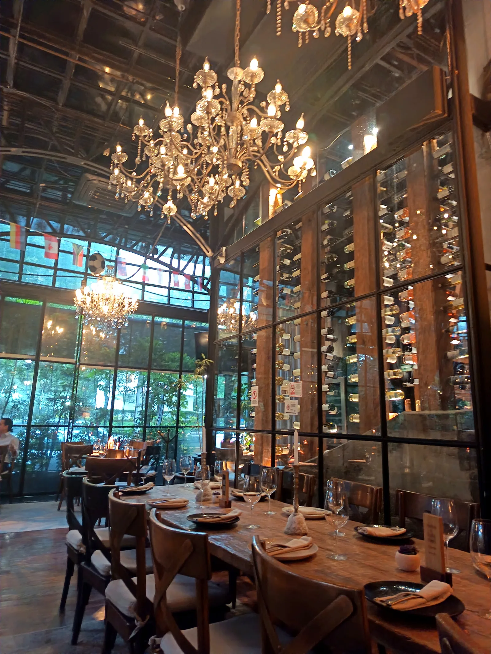 Parole - interior glasshouse chandeliers