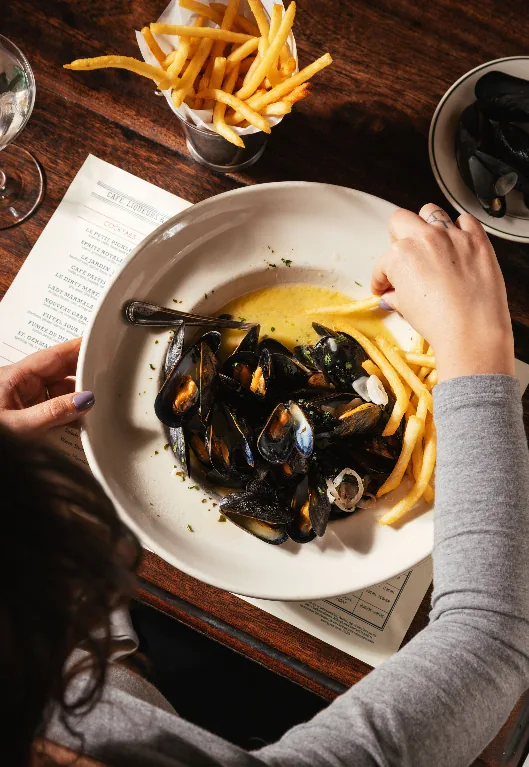 Pastis - dish moules frites