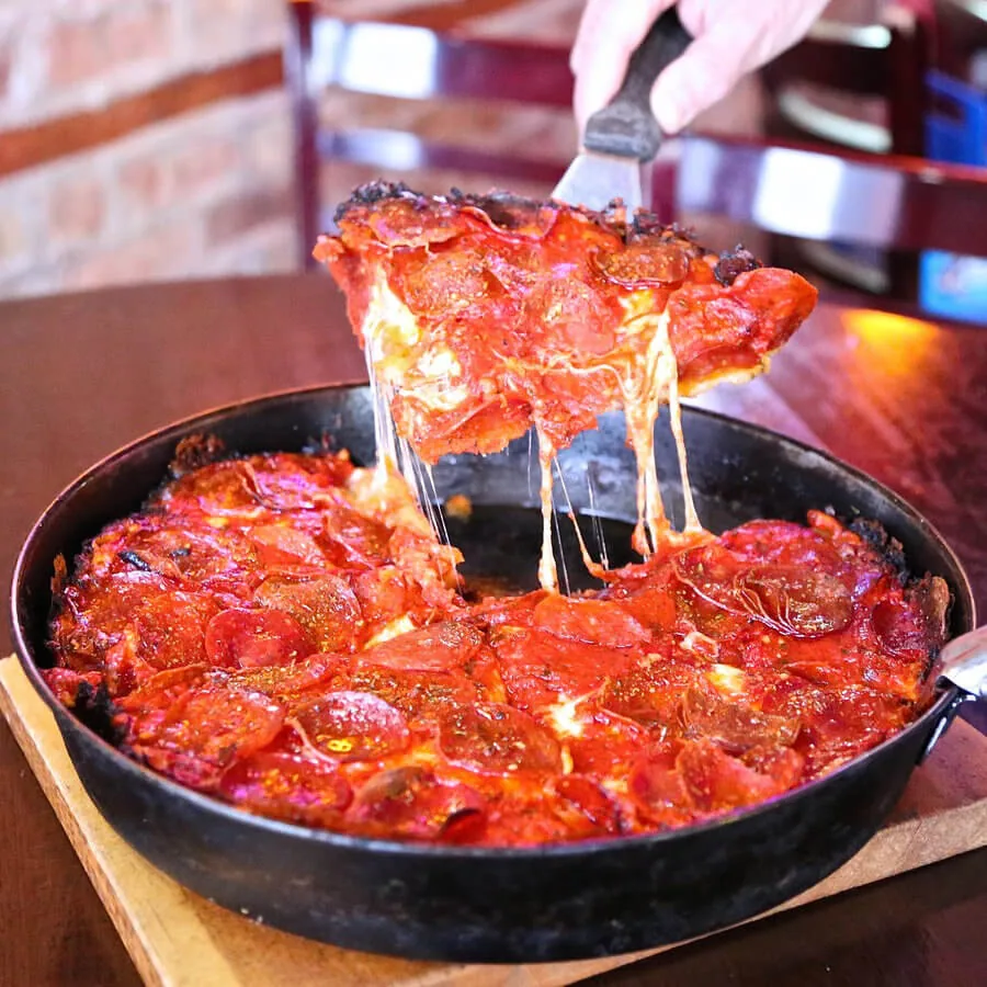 Pequod's Pizza - pizza restaurant