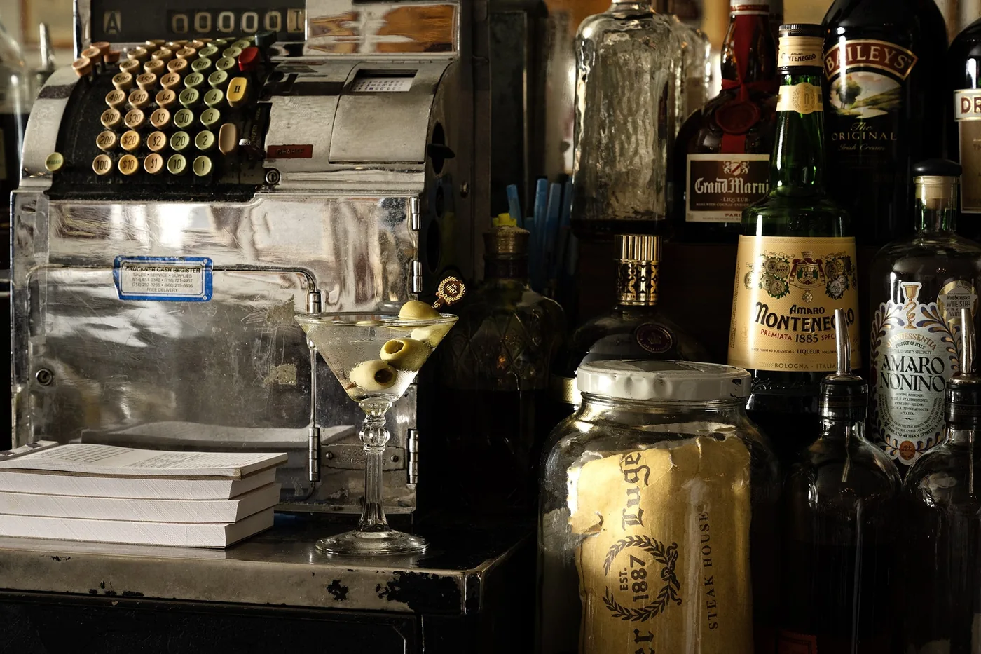 Peter Luger Steak House - bar vintage register decor