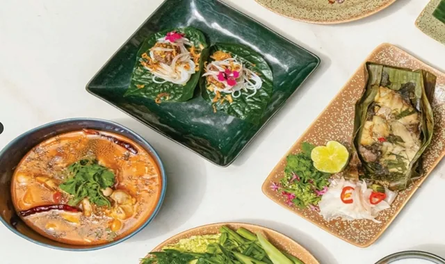 Phra Nakhon - banana leaf dishes curry