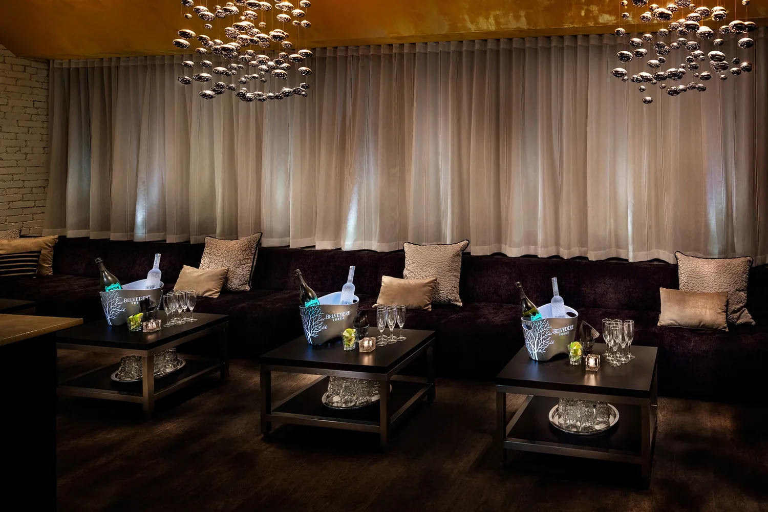 Pierre's Champagne Lounge - lounge bar 4