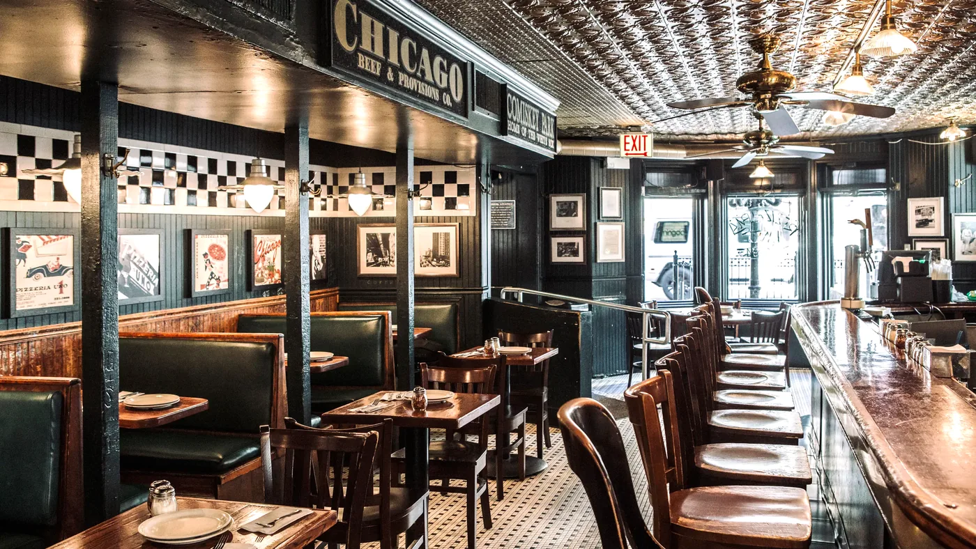 Pizzeria Uno - dining room