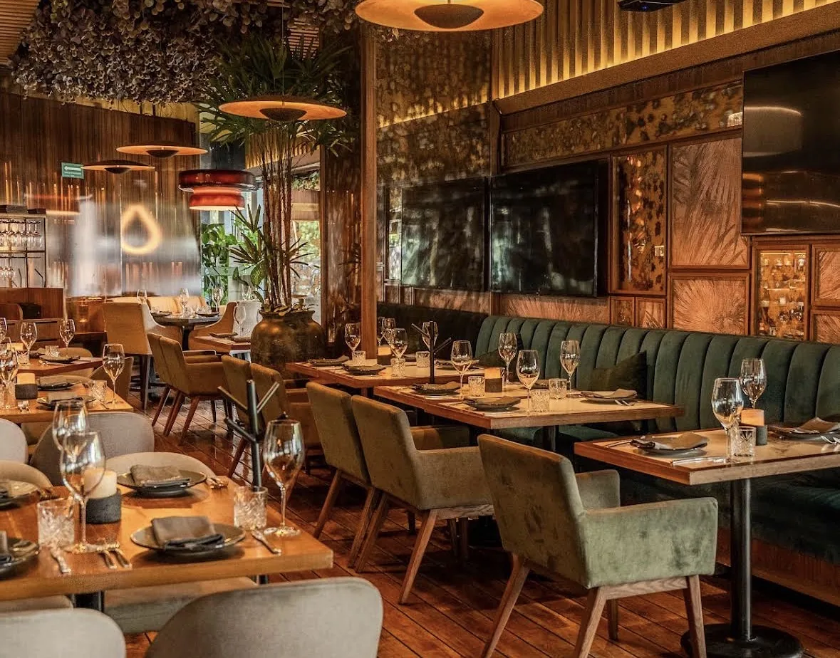 Porfirio's - dining room wide view