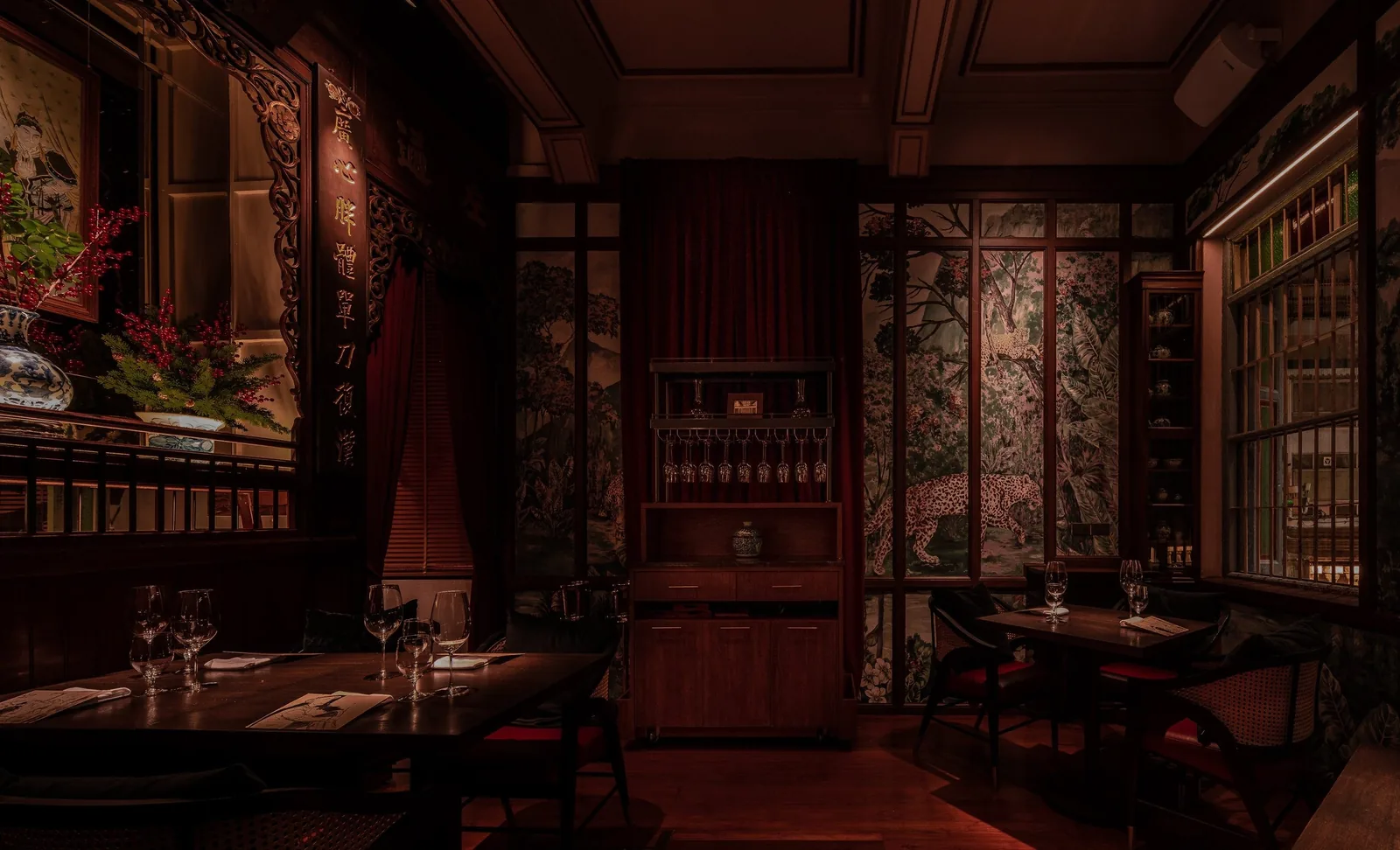 Potong - red heritage room