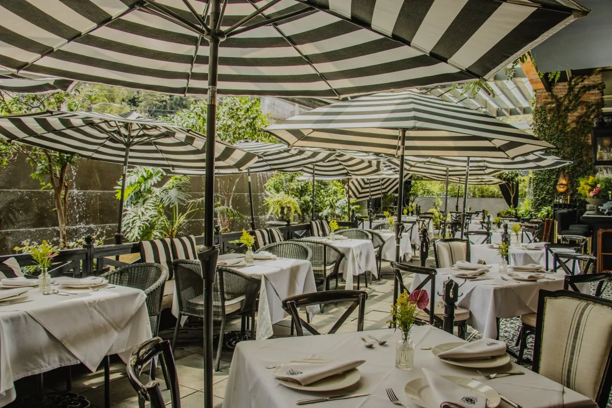 Prendes Moliere - terrace under the black and white stripe