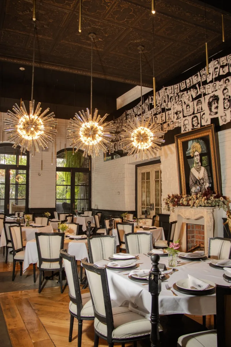 Prendes Moliere - dining room under the starburst chandeli