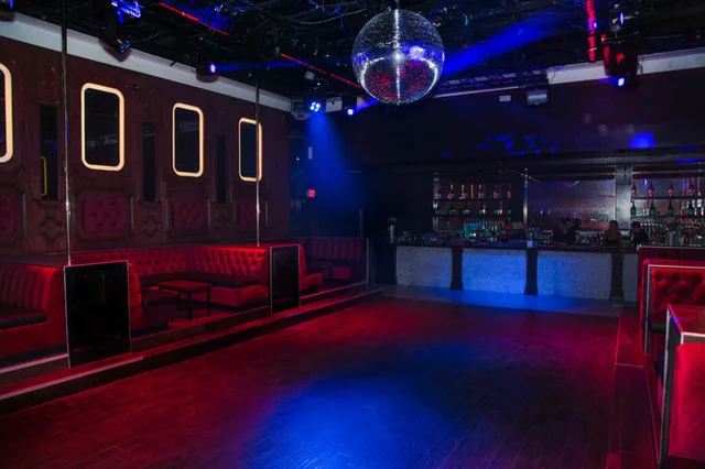 Pretty Please - night club 4