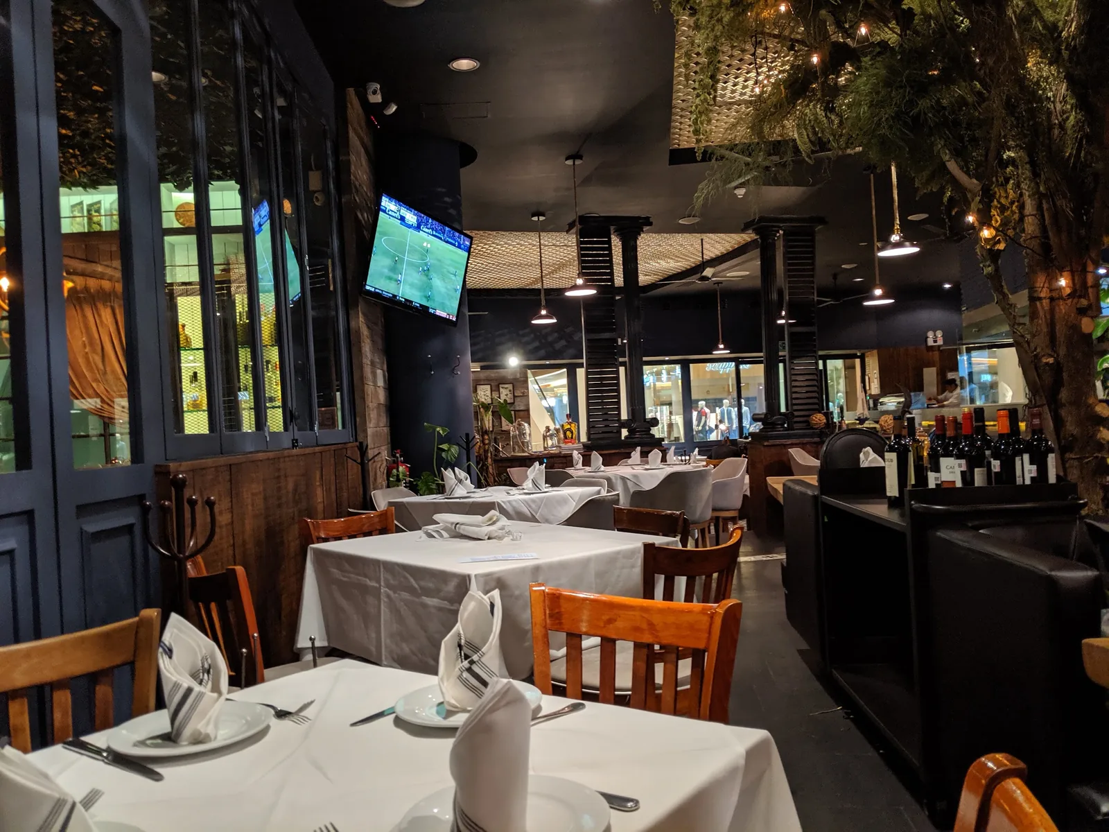 Puntarena - main dining room