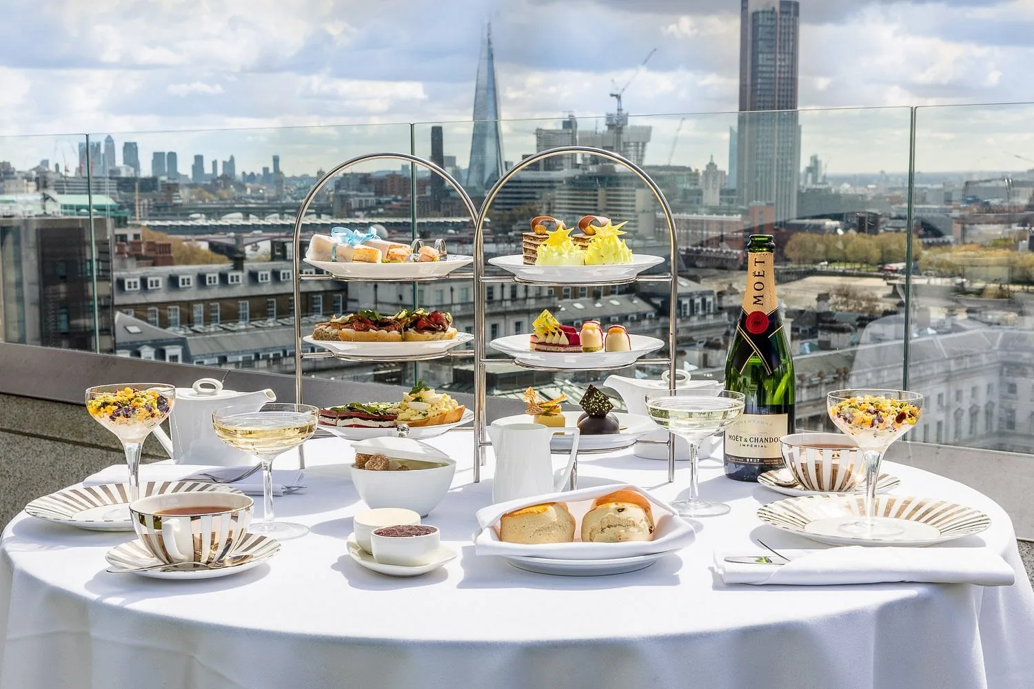 Radio Rooftop - rooftop bar in London