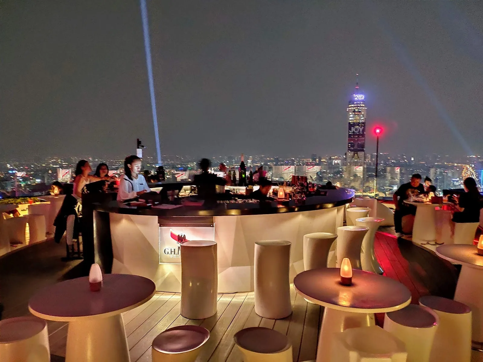 Red Sky (+ CRU Champagne Bar) - fix red sky signature round illuminated bar