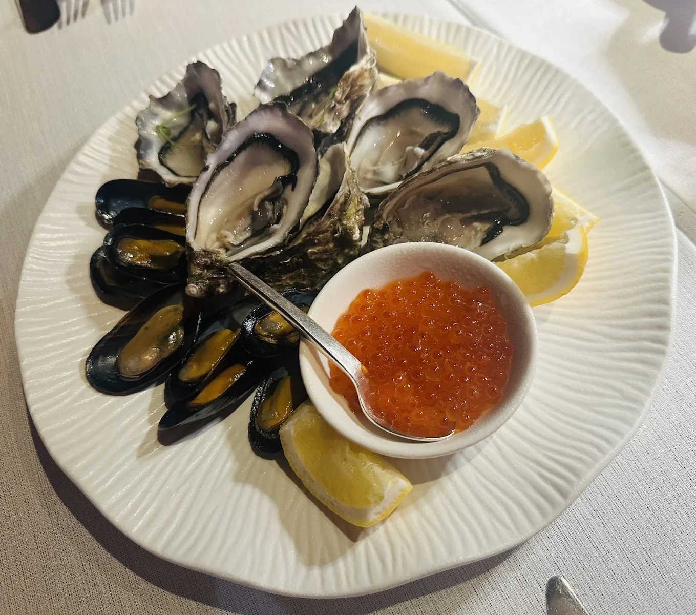 Red Sky (+ CRU Champagne Bar) - fix red sky seafood platter oysters mussels