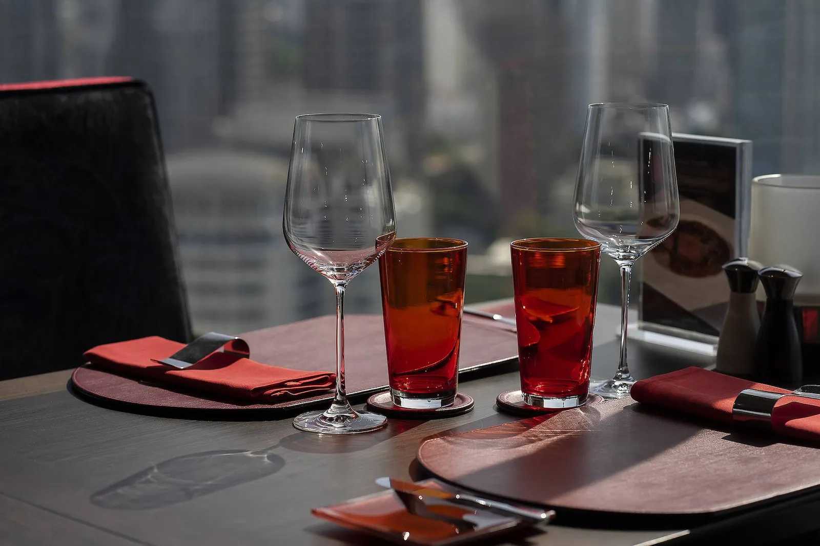 Rib Room & Bar - table setting cocktails