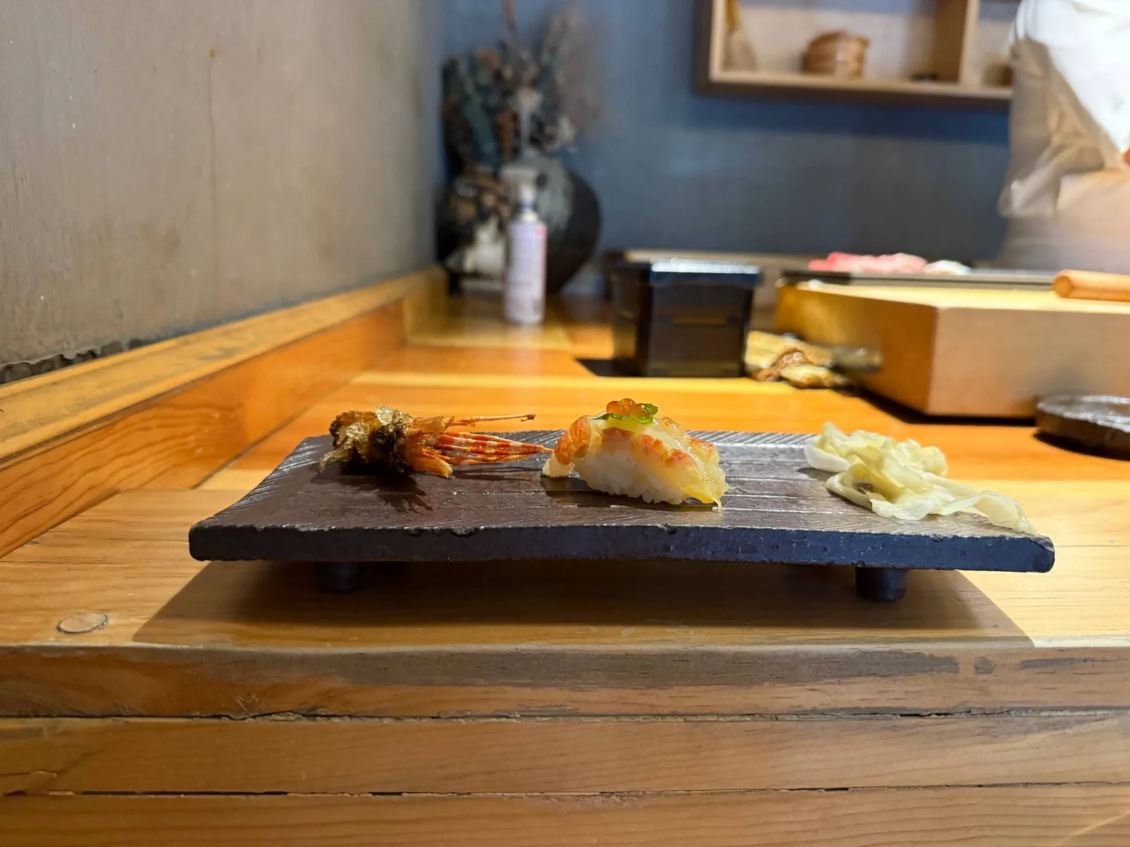 Rokai - sushi course on slate