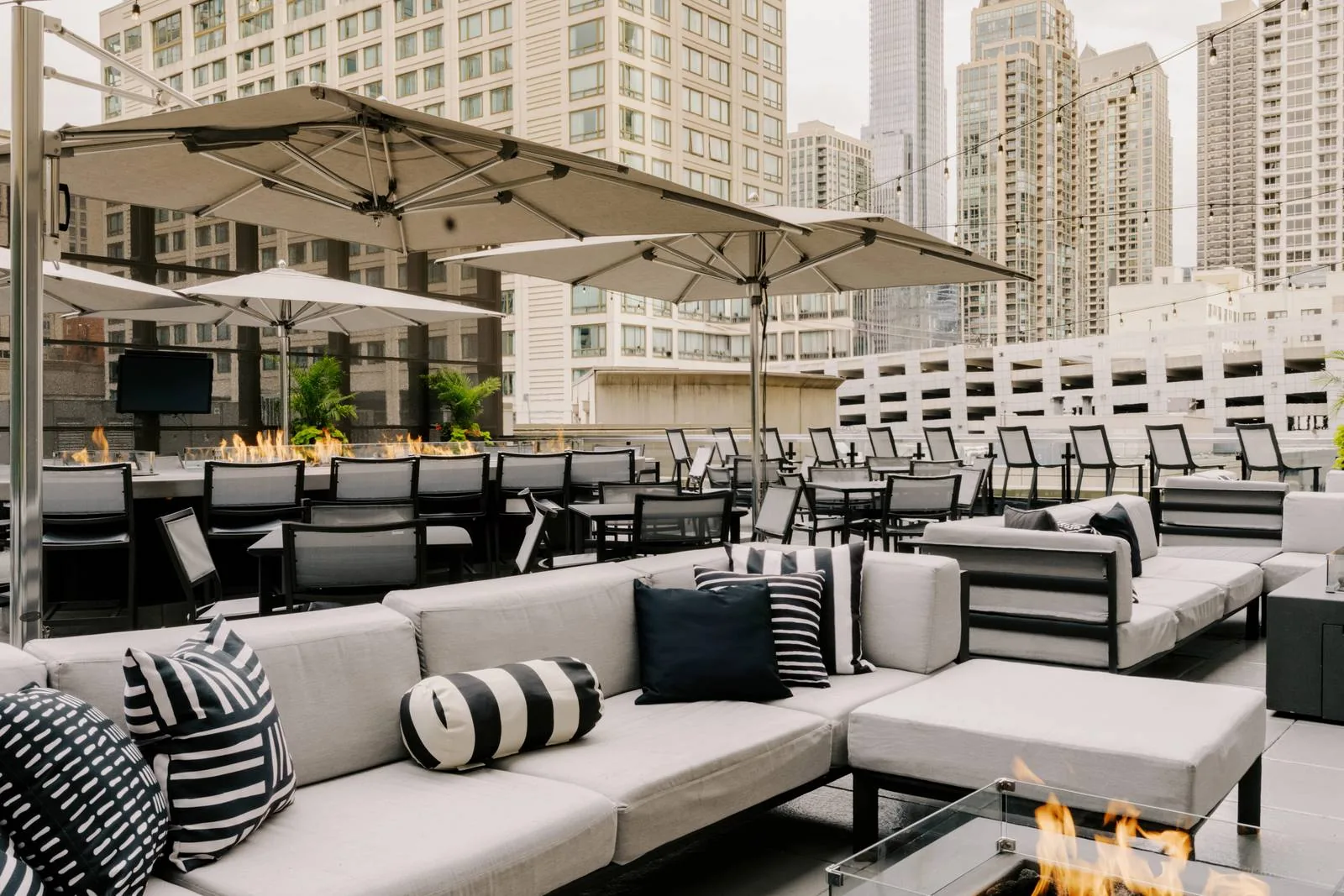 ROOF on theWit - rooftop bar in Chicago