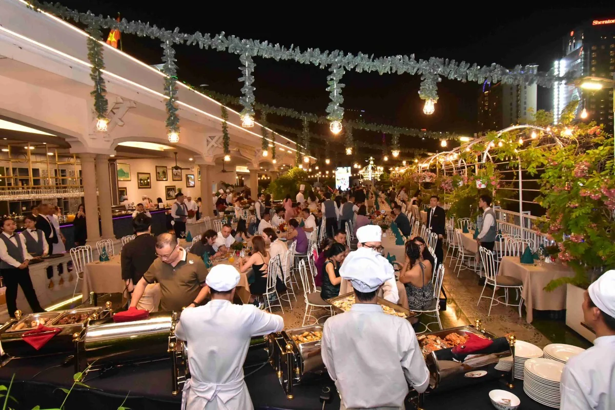 Rooftop Garden Bar - saigon 5