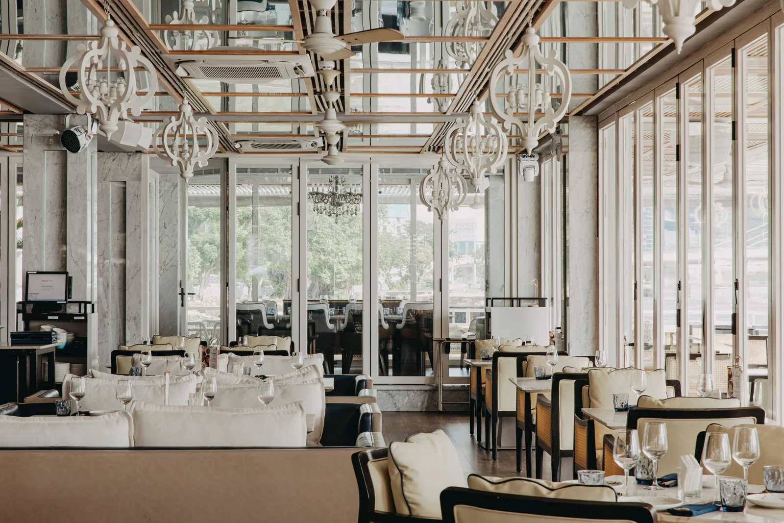 ROS Yacht Club - dining room