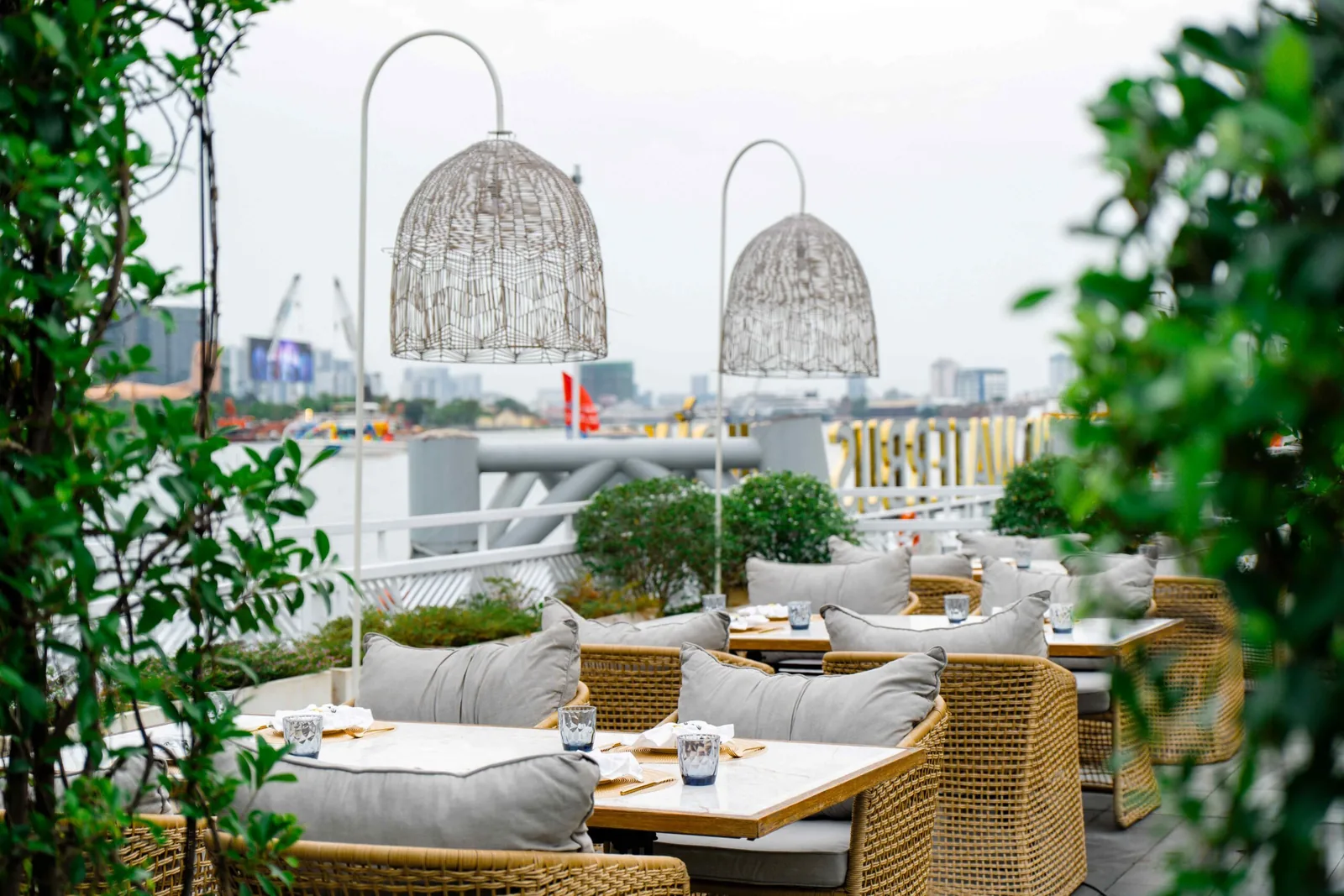 ROS Yacht Club - garden terrace