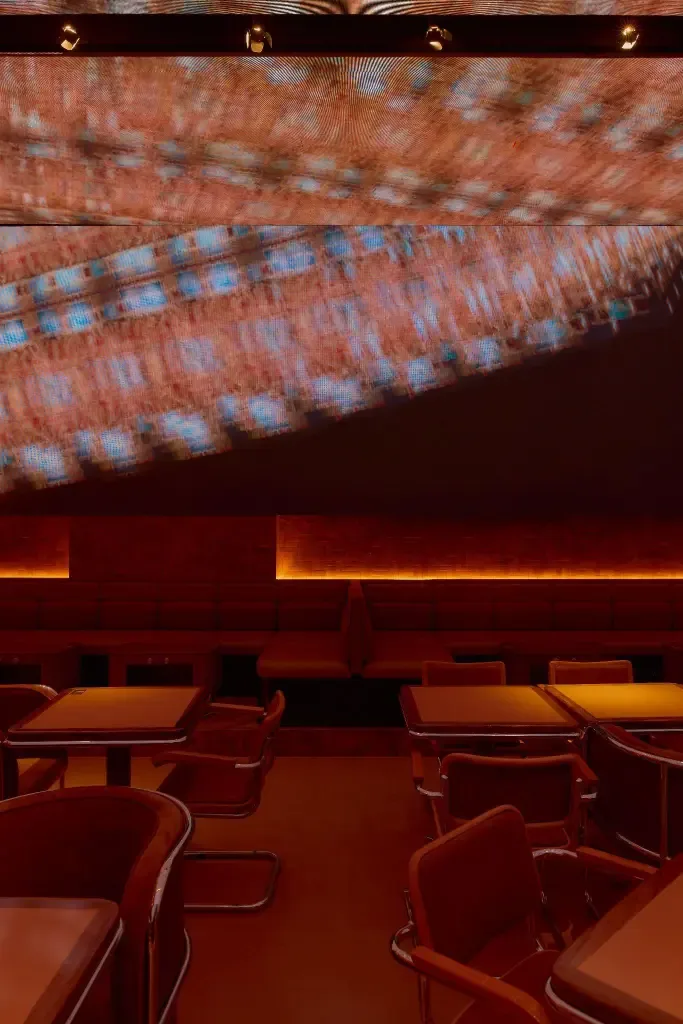 Salon Camarena - ribbed ceiling and seating detail