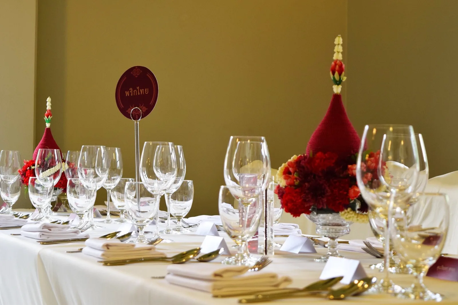 Saneh Jaan - private banquet table ambiance