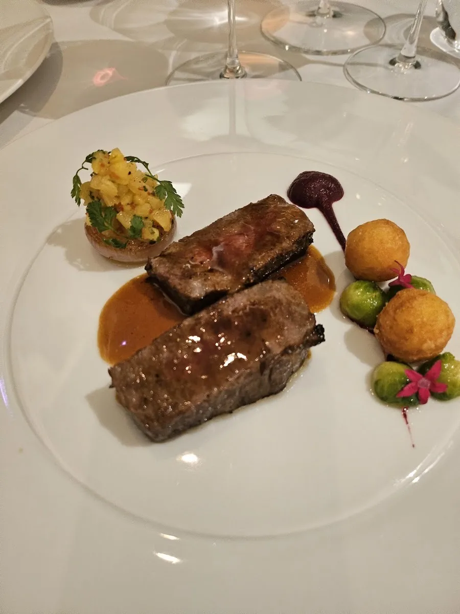Savelberg - beef main course with garnish