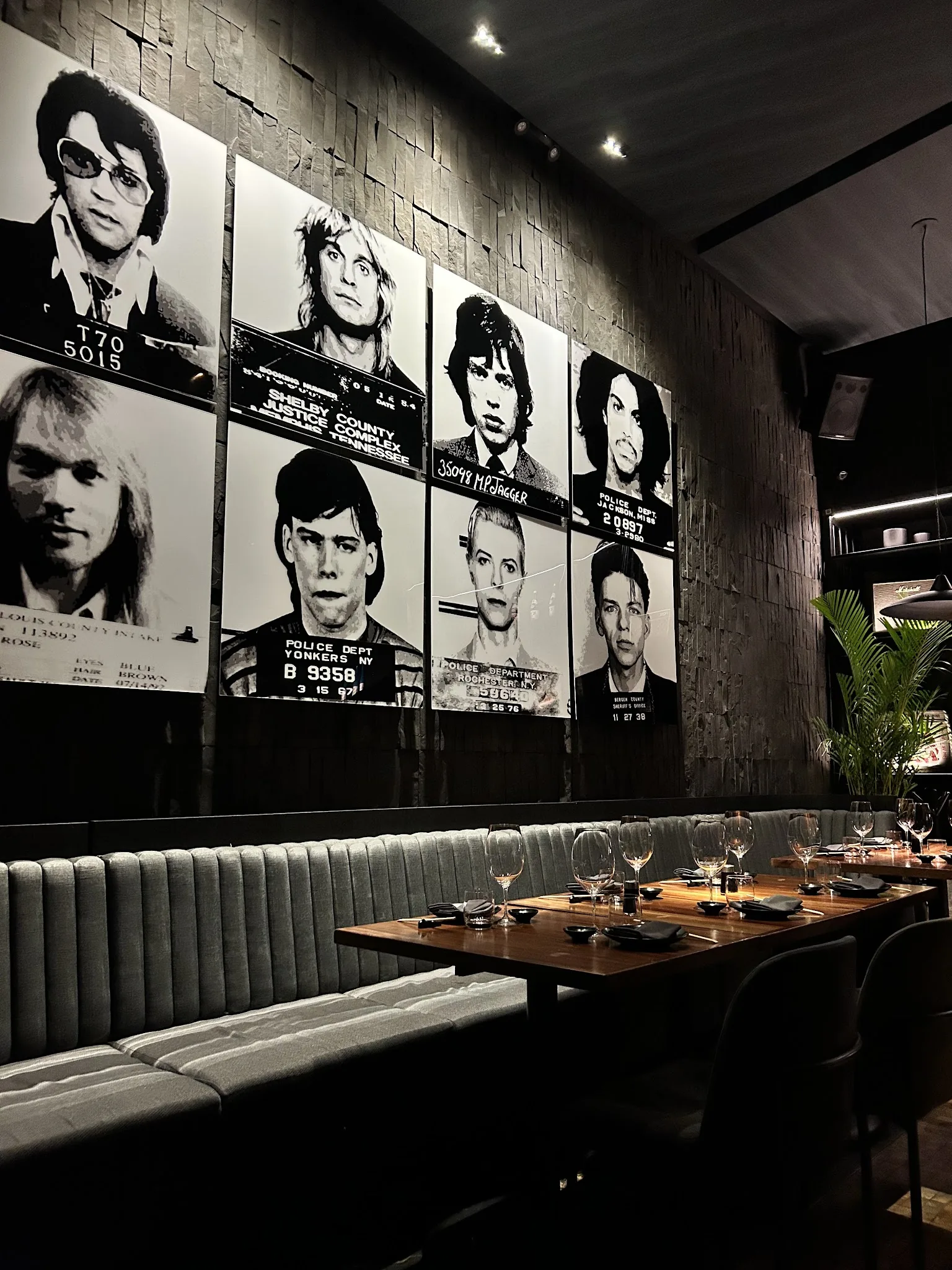 Senora Tanaka - Masaryk - banquette under the portrait wall