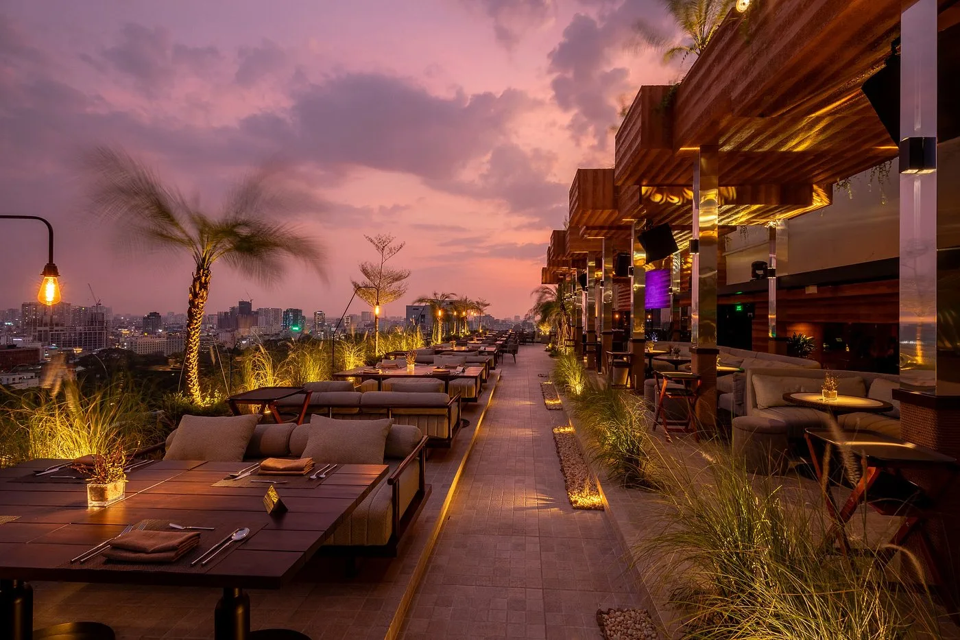 Shri Lifestyle Dining, rooftop bars in Saigon 2