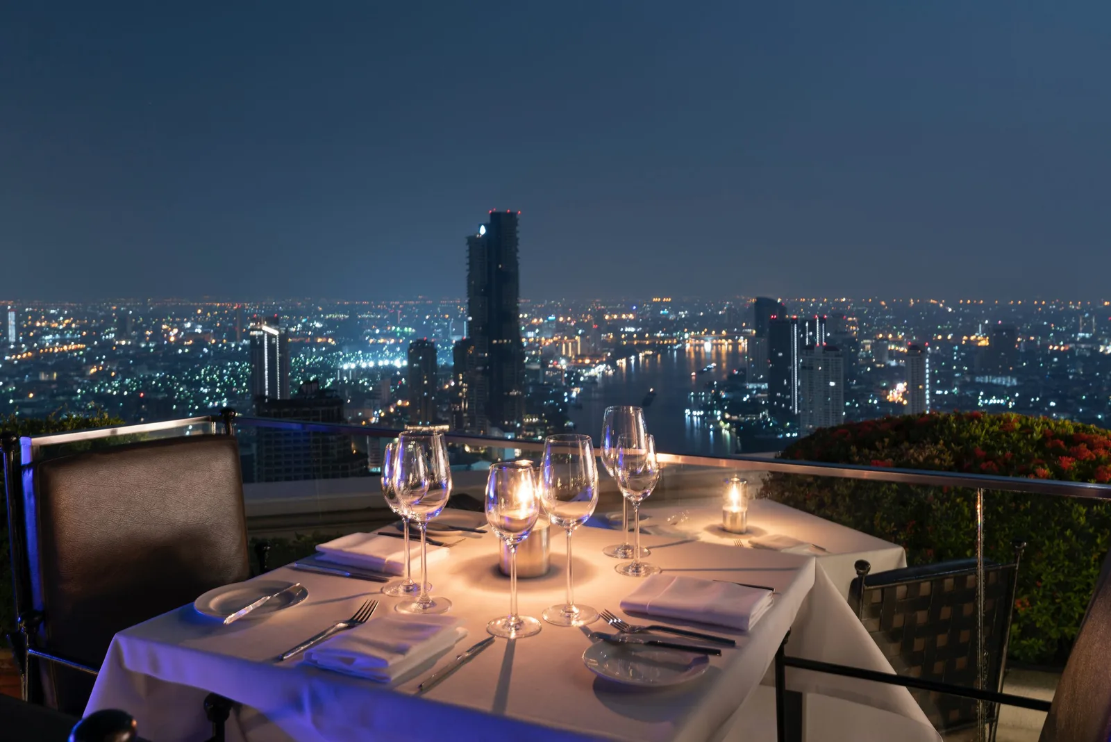 Sirocco - table setting city view