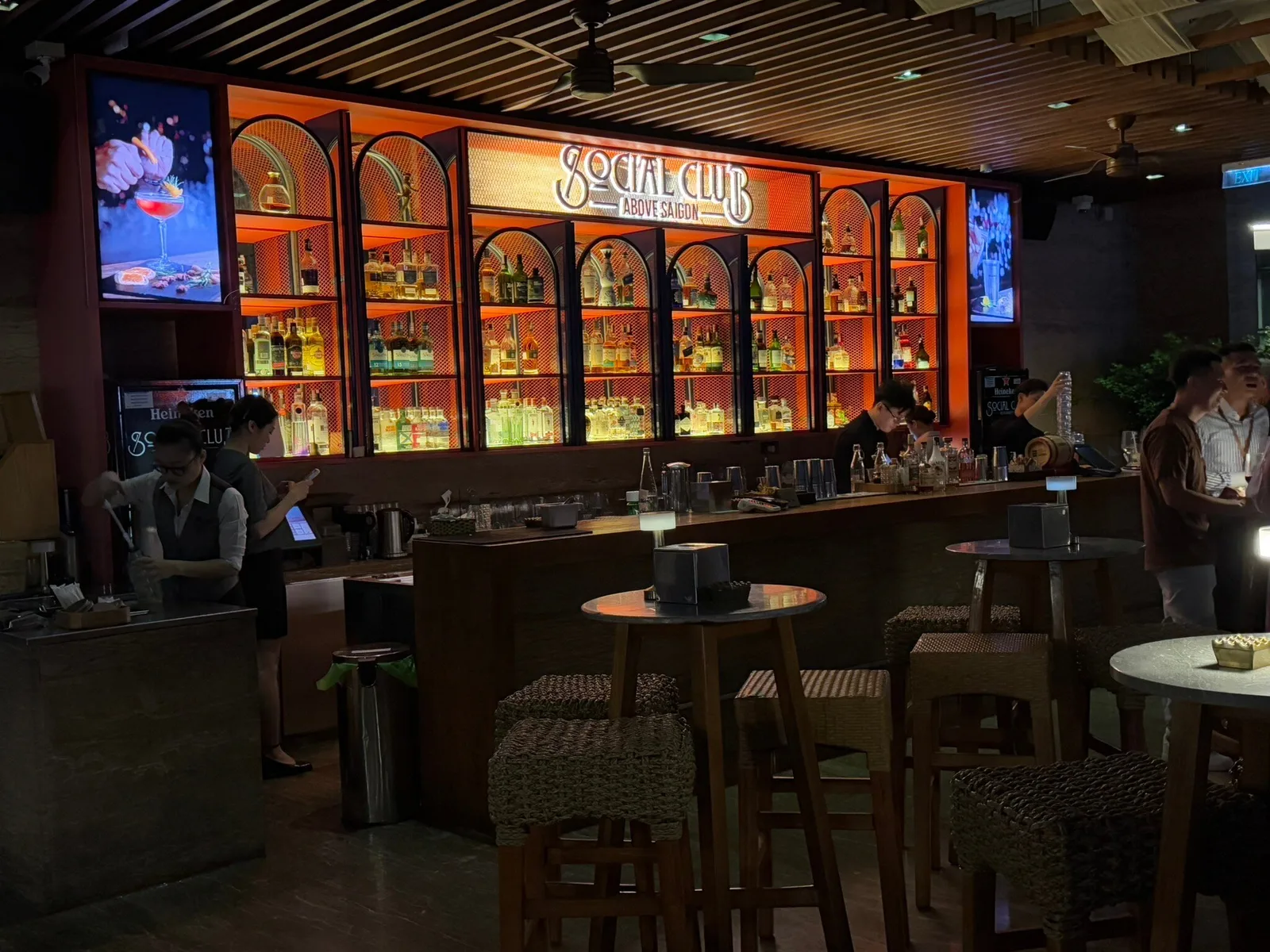 Social Club Rooftop, rooftop bars in Saigon 5