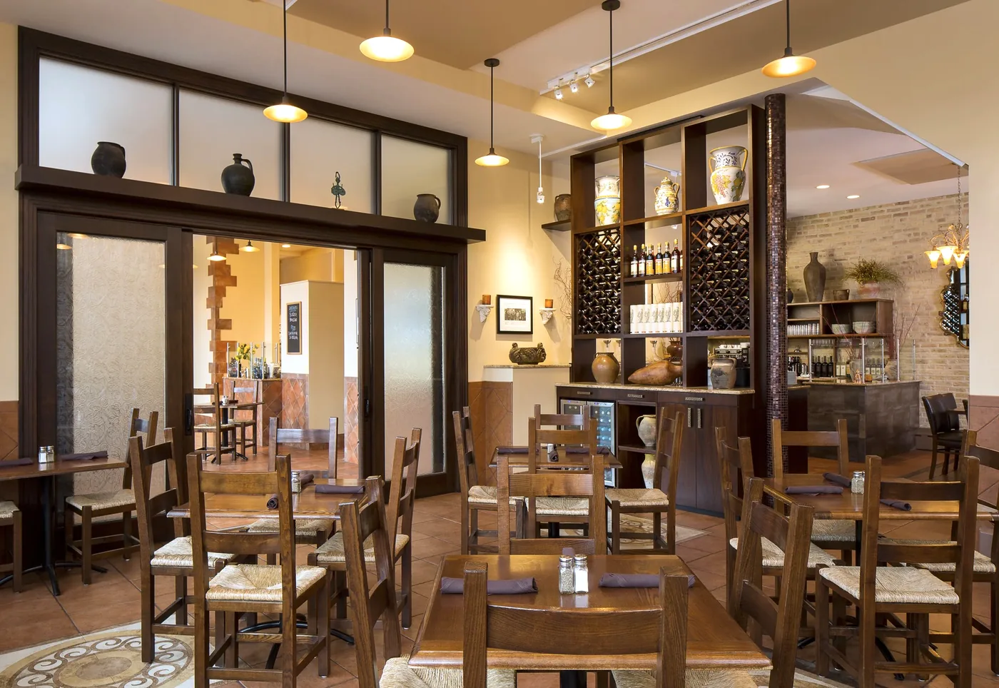Spacca Napoli Pizzeria - dining room
