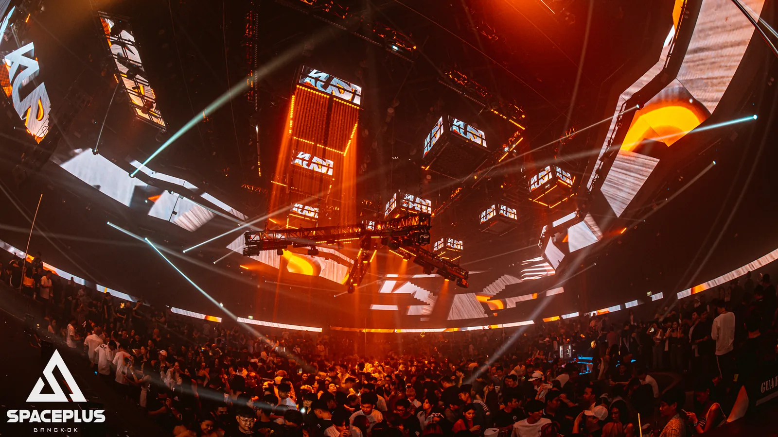 Spaceplus - wide club interior geometric ceiling