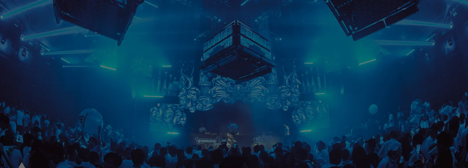 Spaceplus - crowd ambiance lights