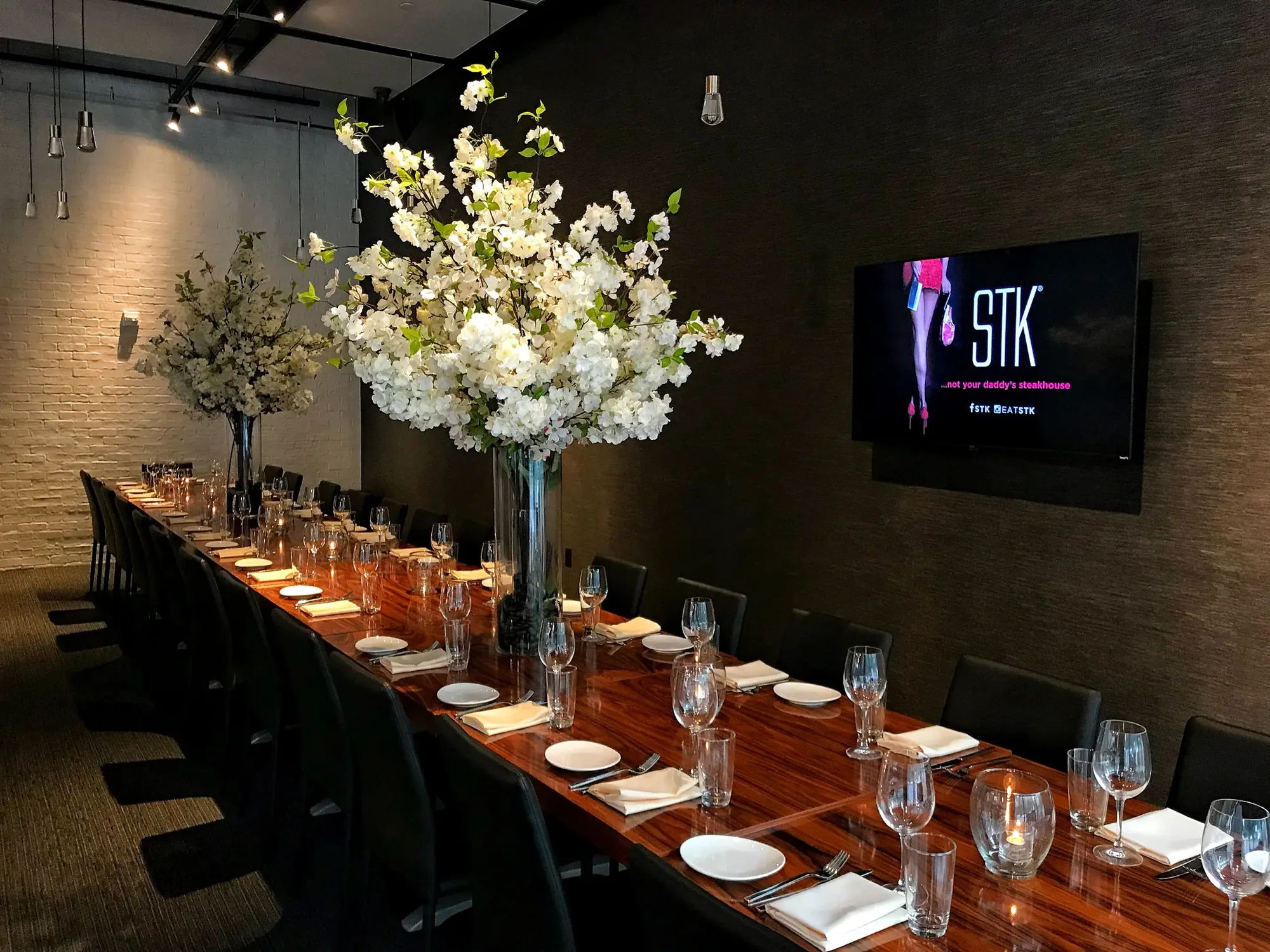 STK San Diego - banquette