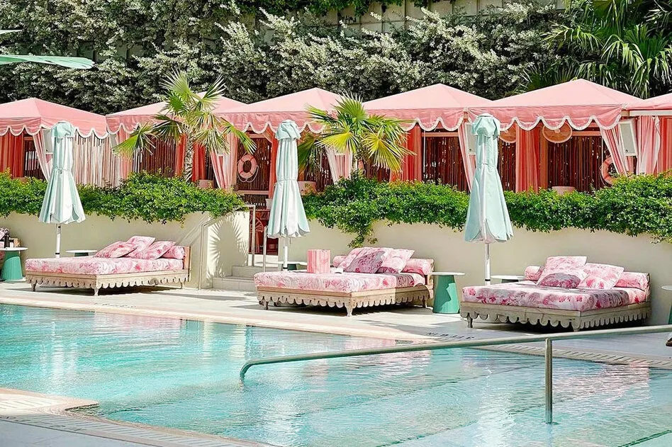 Strawberry Moon - beach club 3