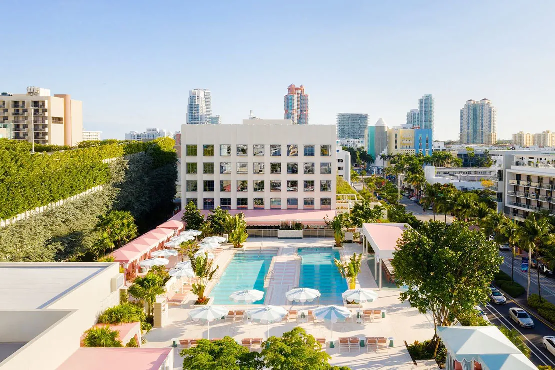 Strawberry Moon - dayclub in Miami