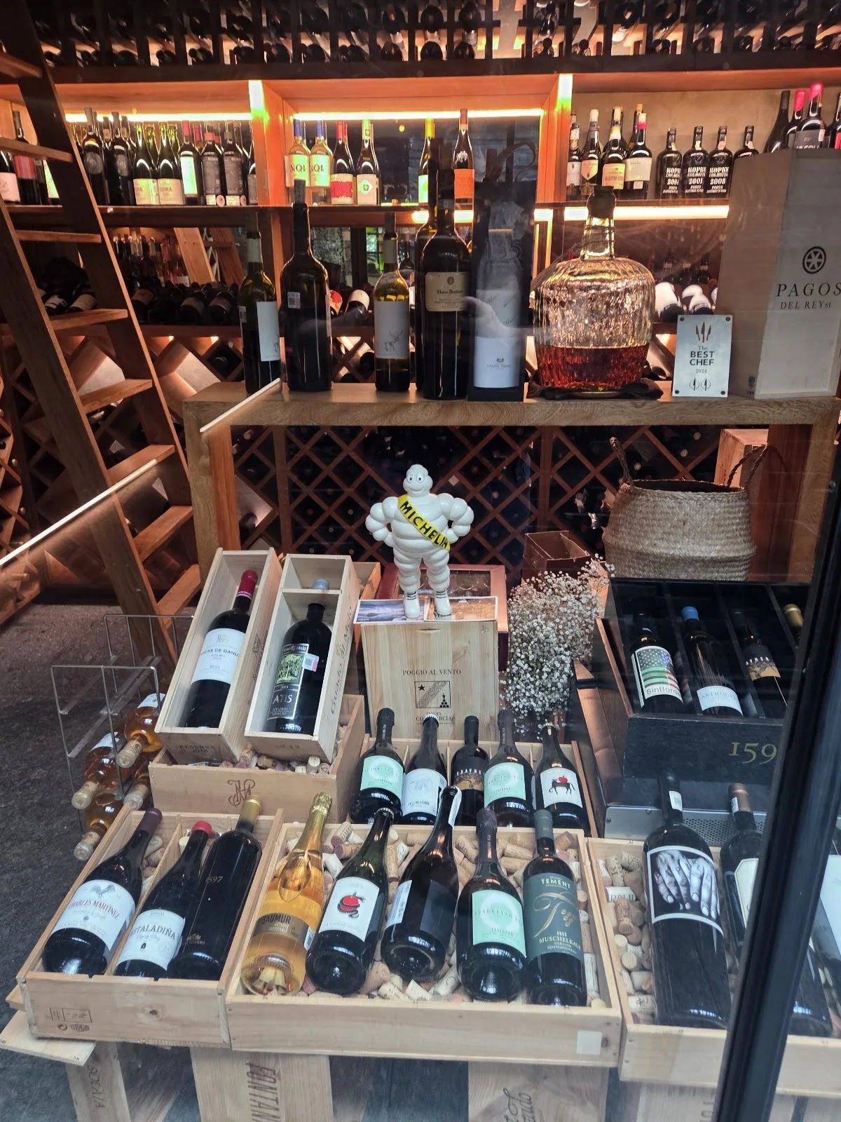 Sud 777 - wine cellar