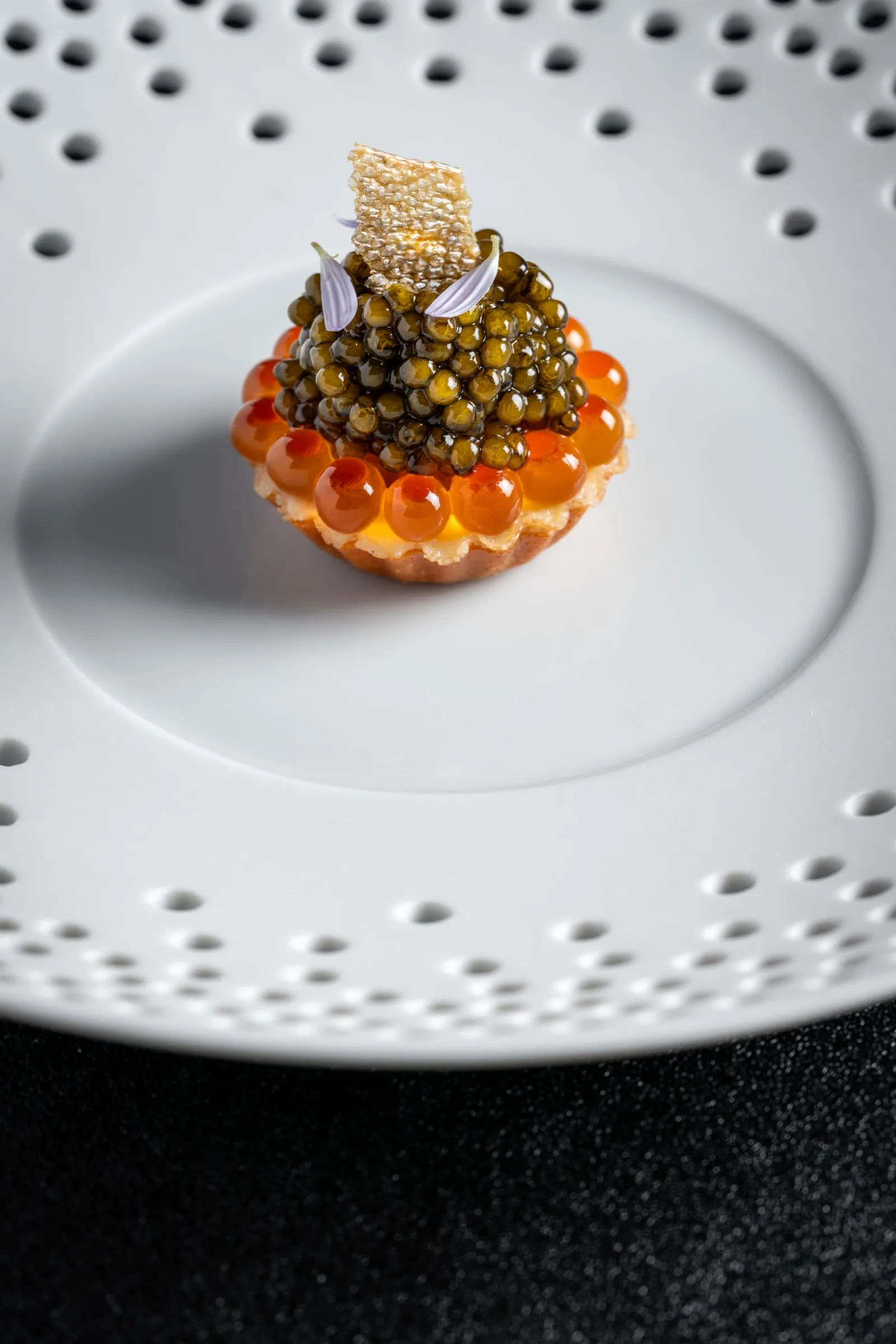 Sühring - caviar tartlet dish