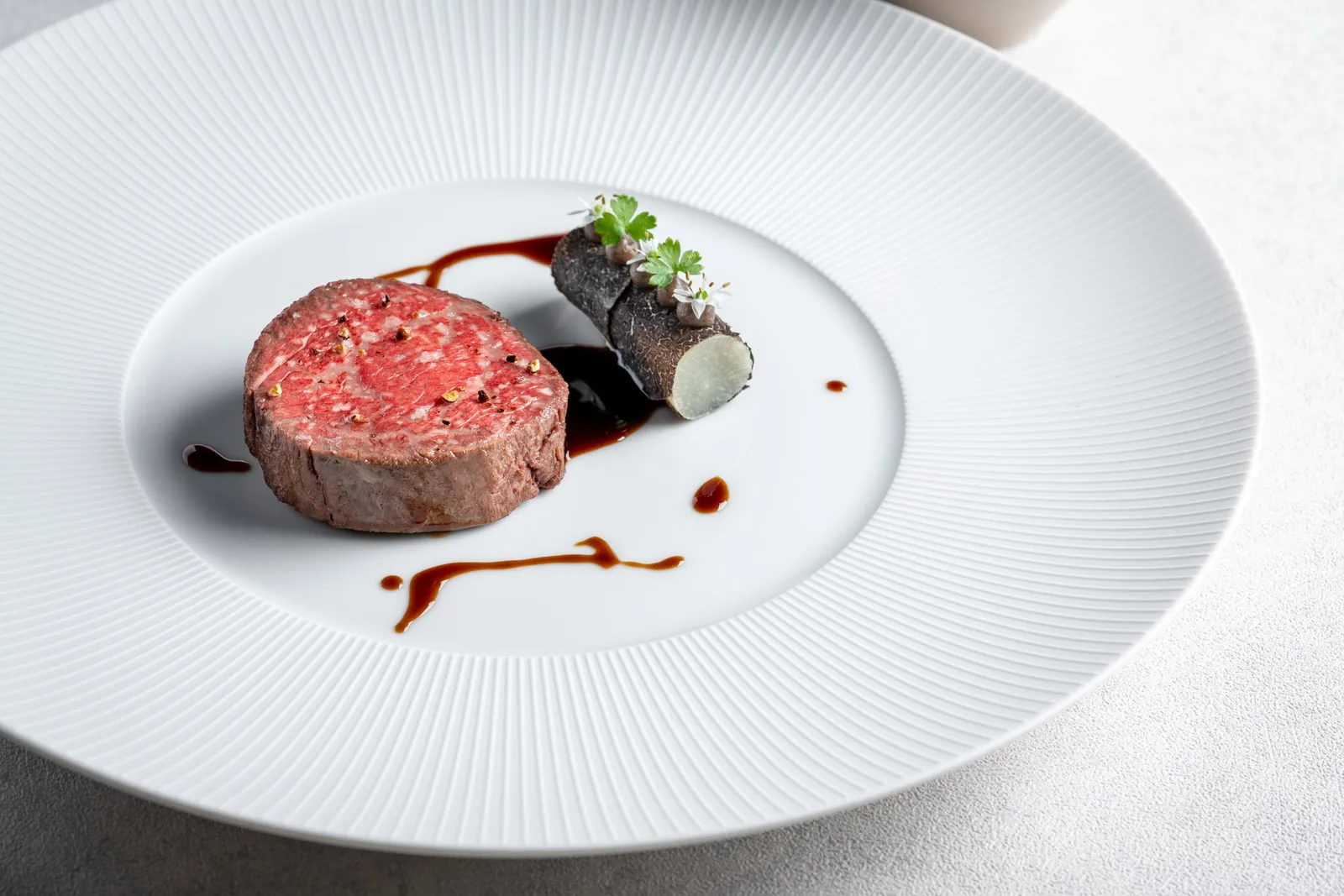 Sühring - beef medallion dish