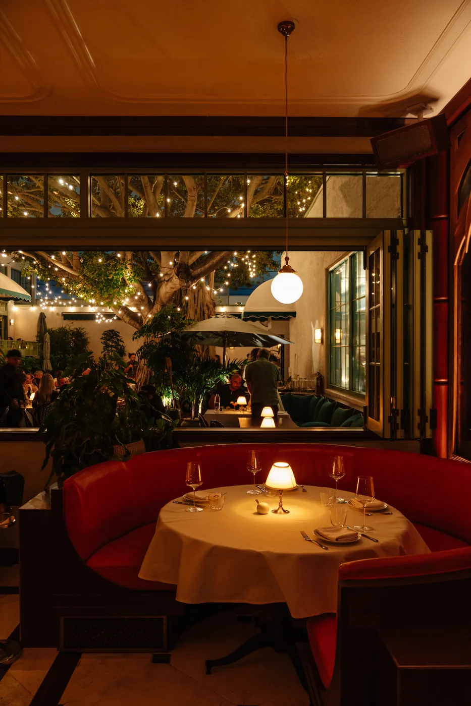 Sunny's Steakhouse - red booth