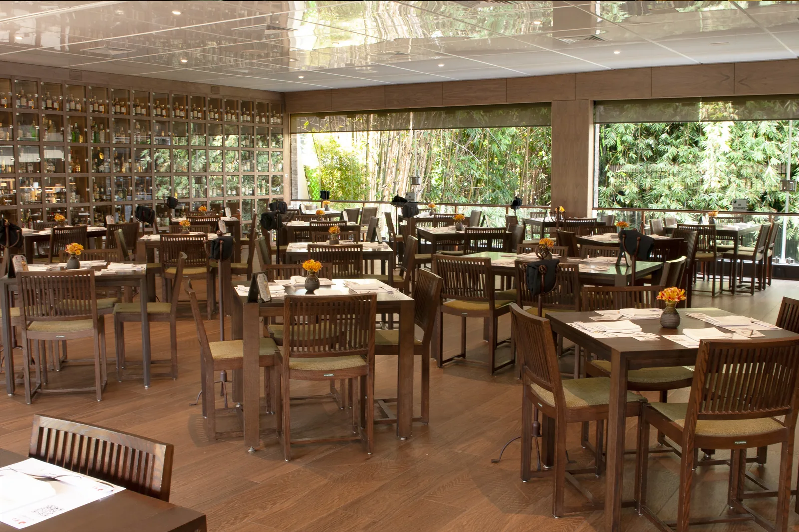 Suntory - dining room overlooking japanese garden