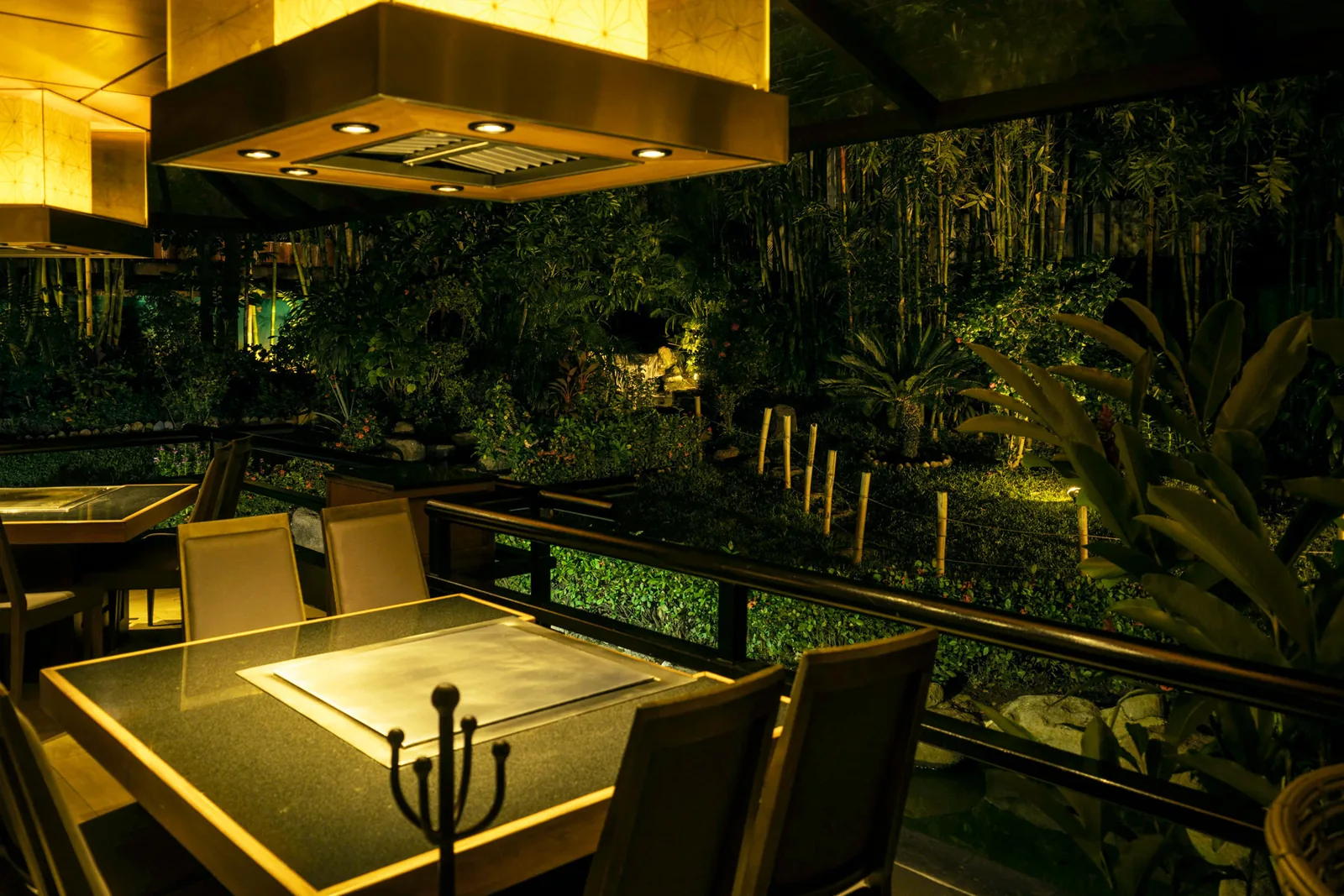 Suntory - teppanyaki table with garden view