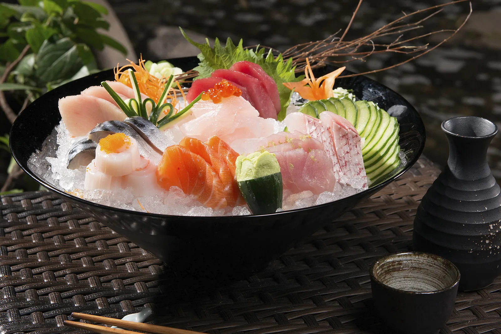 Suntory - sashimi moriawase bowl