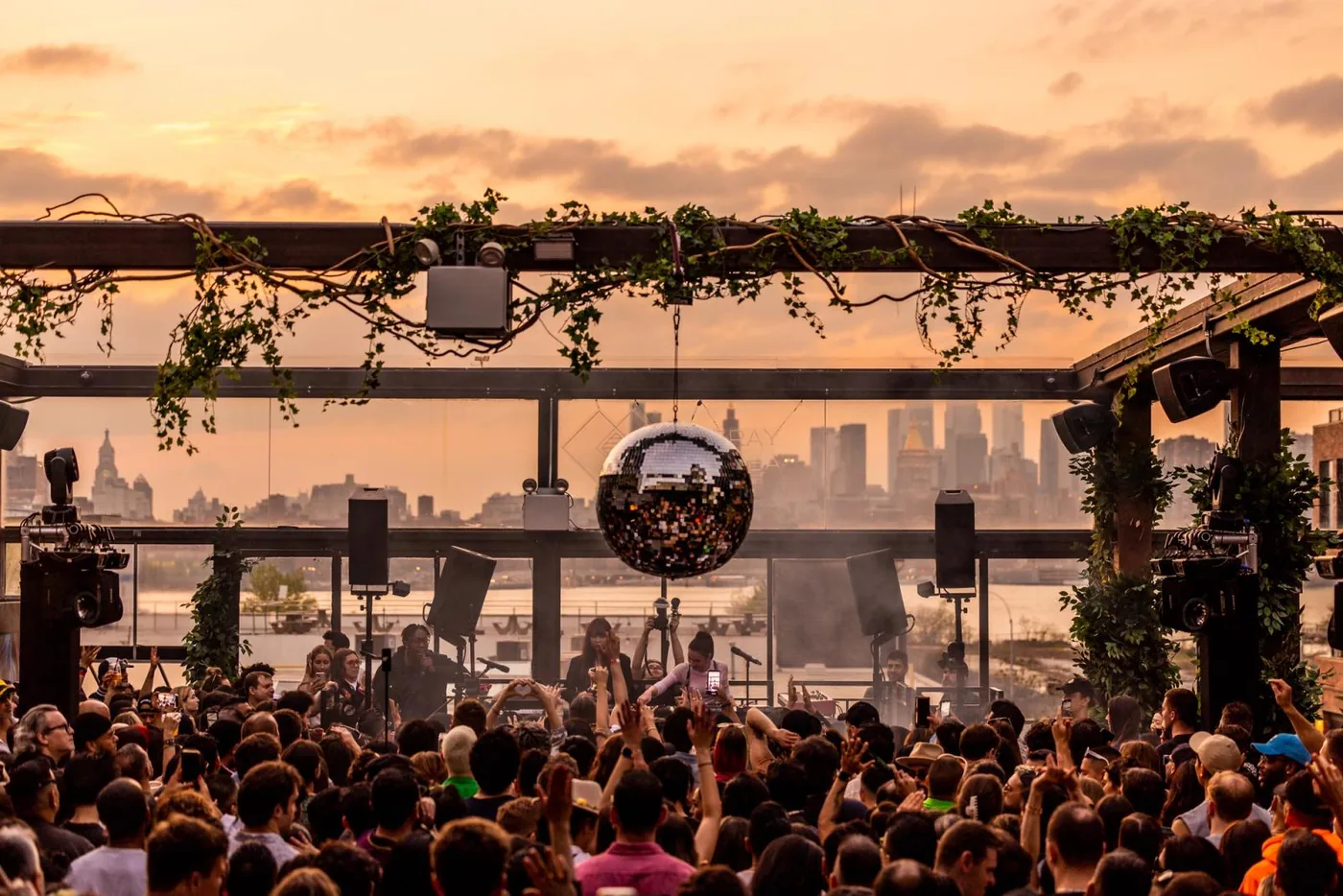 Superior Ingredients - the roof dj booth skyline