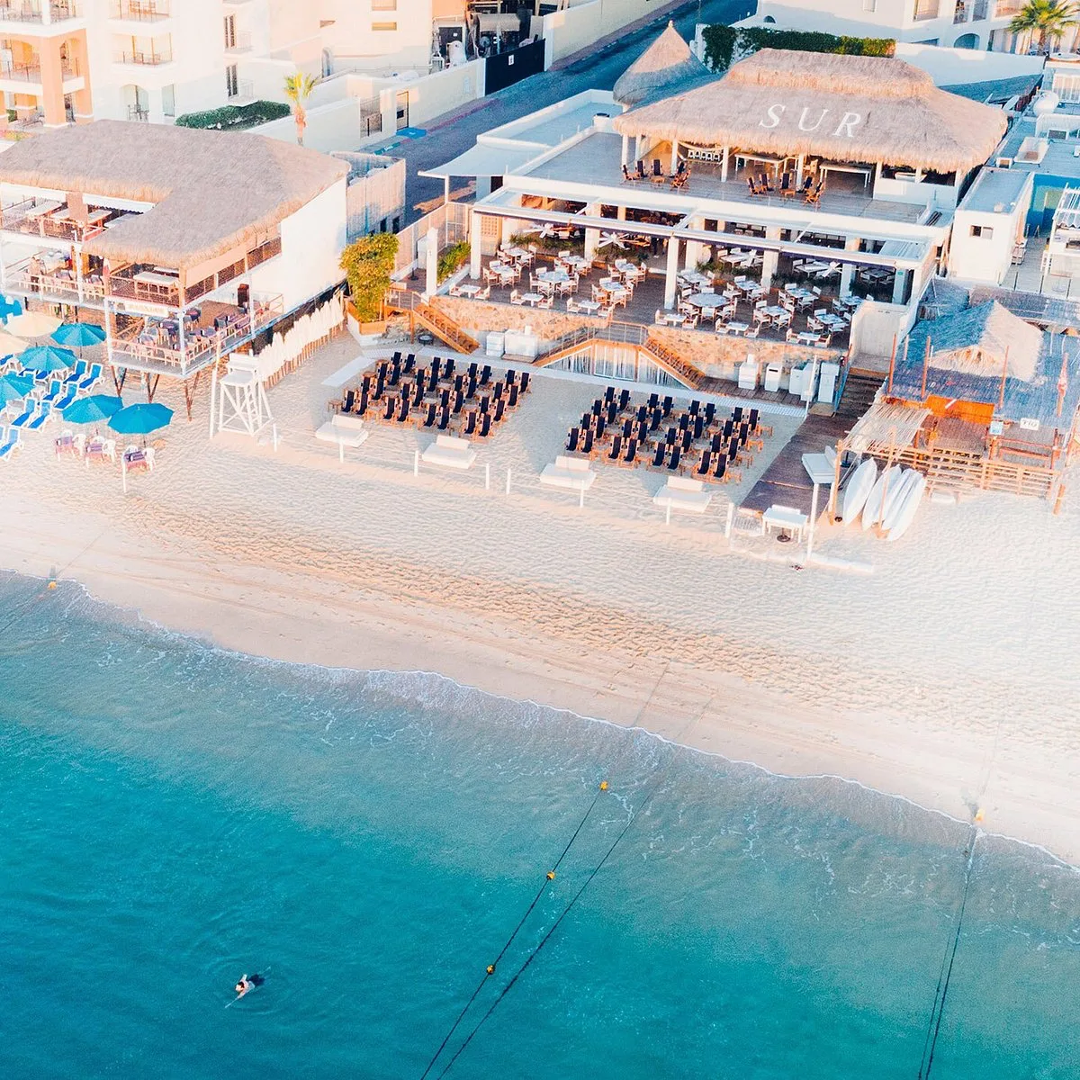 SUR Beach House, dayclubs in Cabo 3