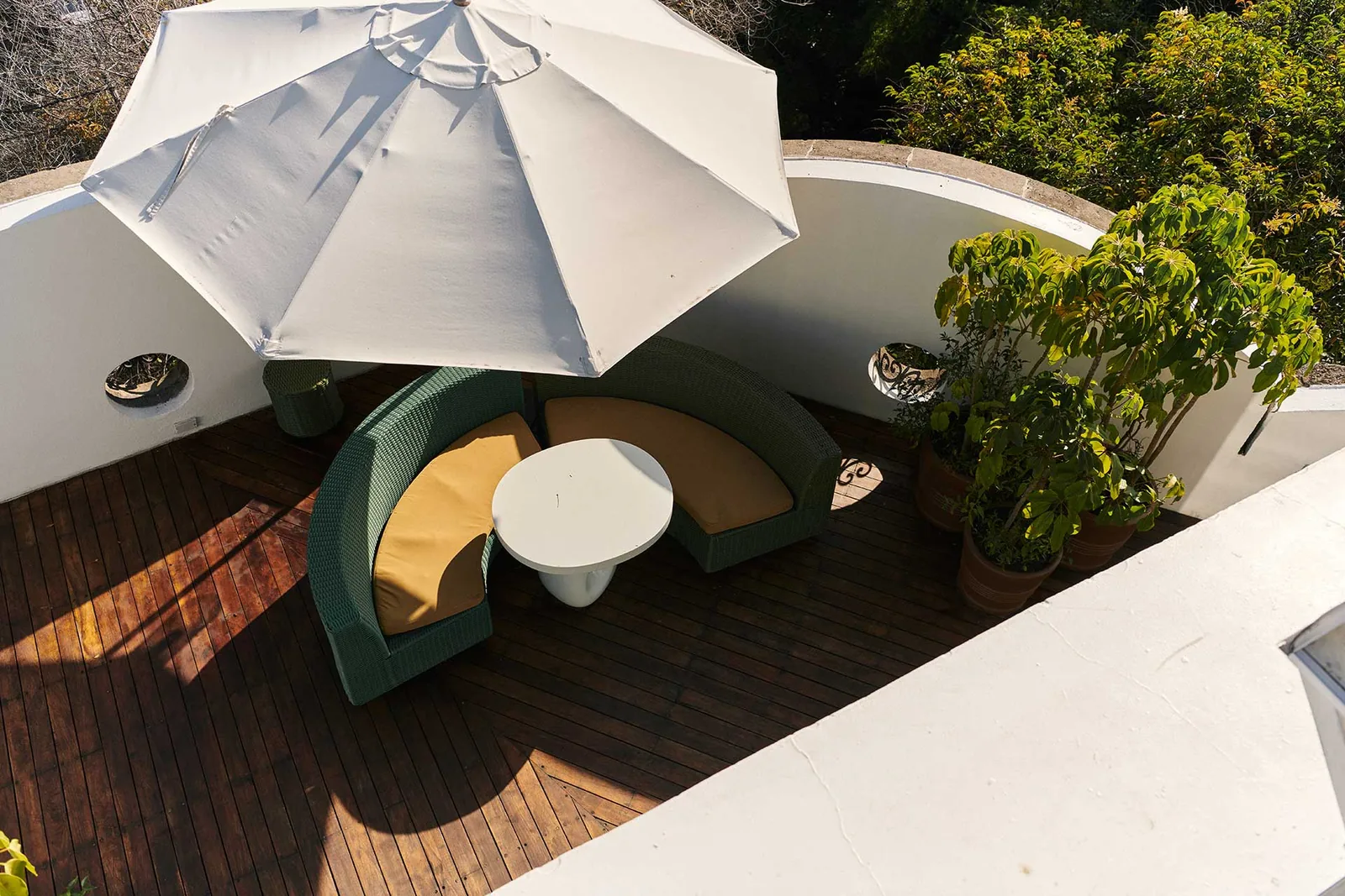 Terraza Condesa DF - parasol and lounge daybeds on the terrac