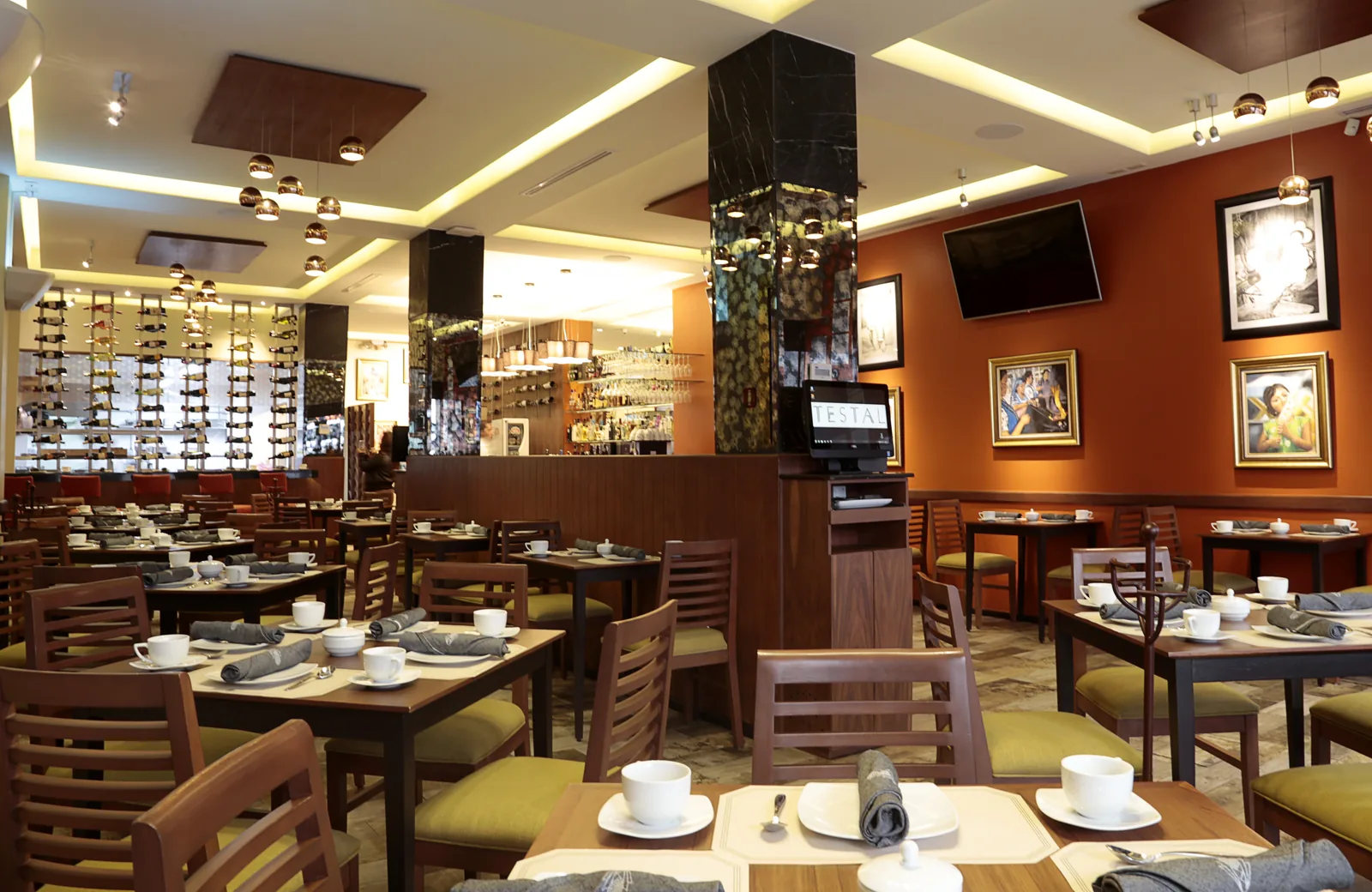 Testal - interior dining room