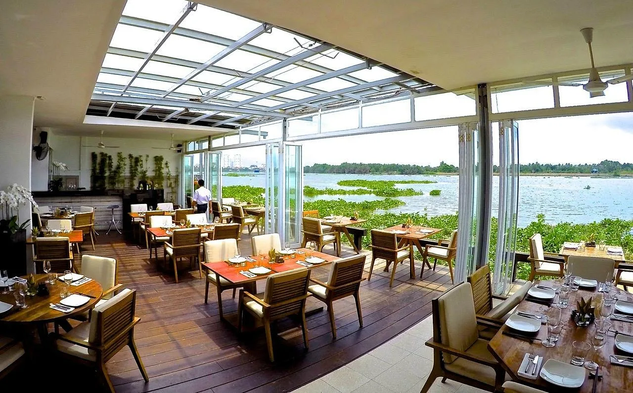 The Deck Saigon, restaurants in Saigon 2